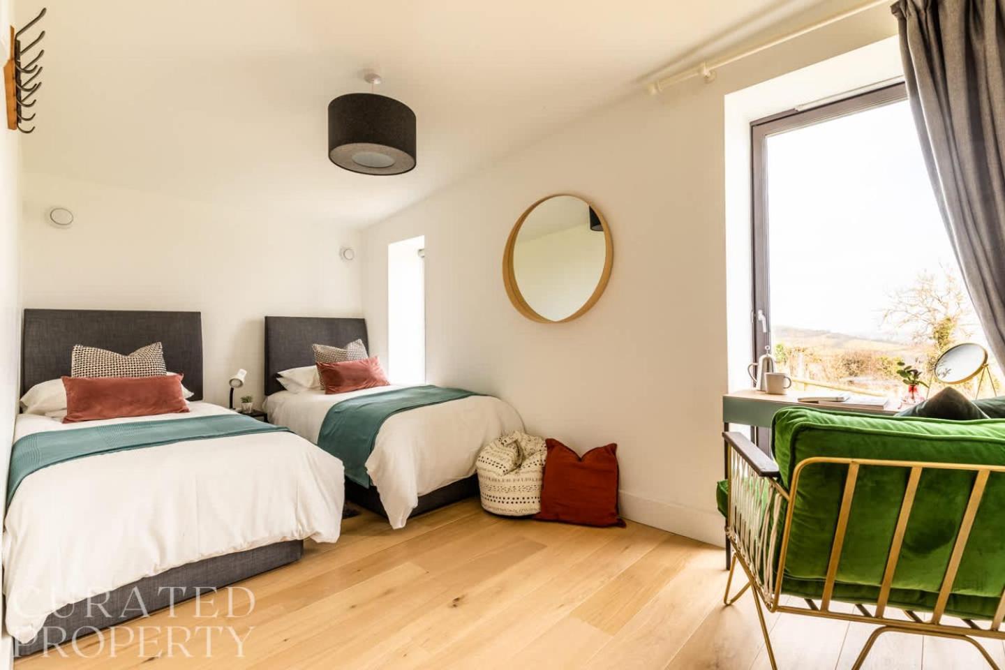 Stunning 5 Bedroom New Build With Amazing Views! Bath Exterior foto
